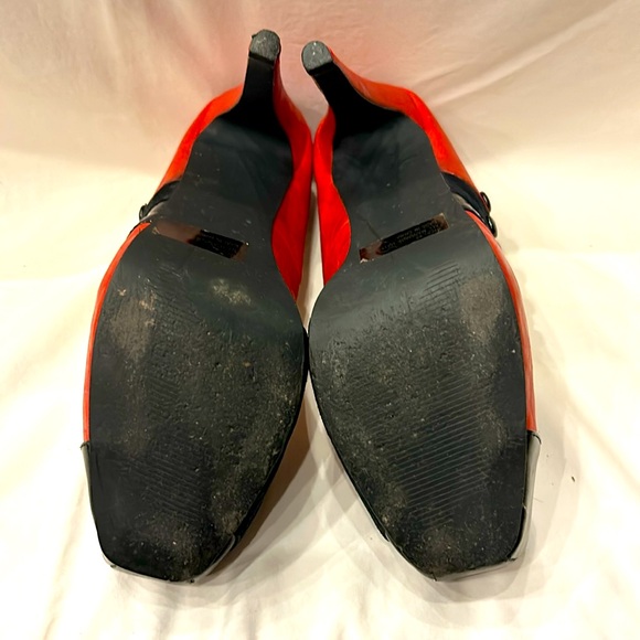 Qupid - Unique Red and Black Pump. Size 8 - Picture 6 of 9